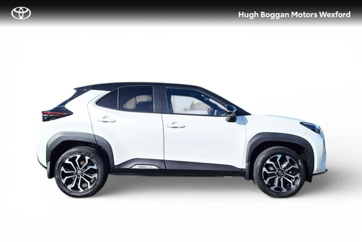 Toyota Yaris Cross CR CROSS LUNA SPORT 4DR AUTO - Image 3