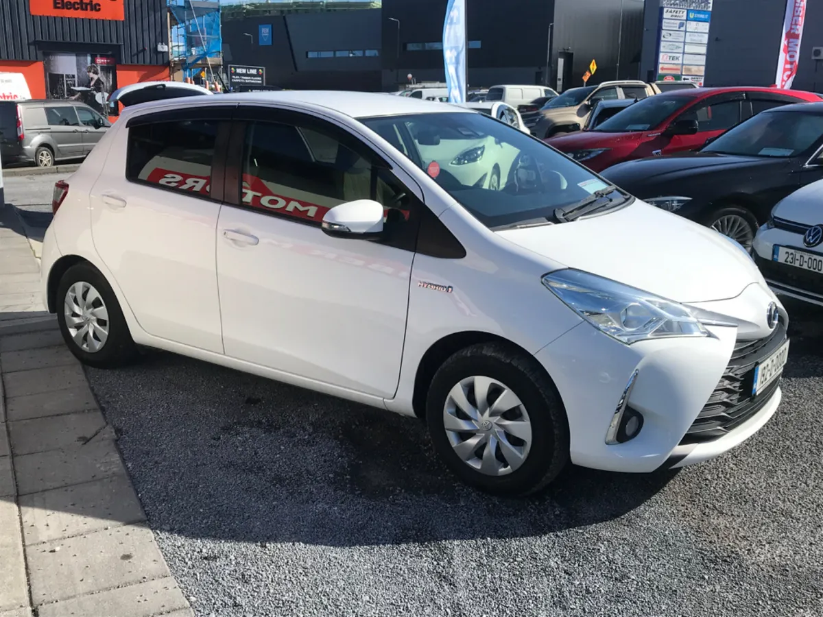 2019 TOYOTA YARIS VITZ PETROL HYBRID AUTO - Image 2