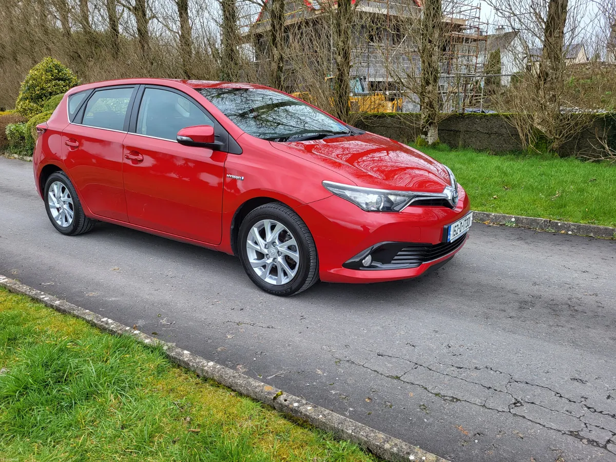 Toyota Auris  HYBRID  AUTOMATIC - Image 1