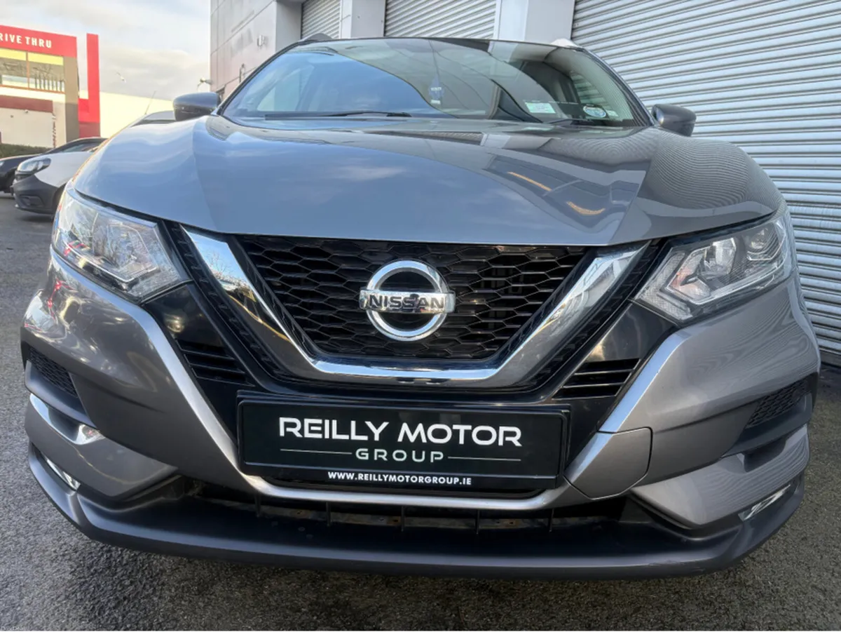 Nissan Qashqai 1.2 PETROL SV - Image 2