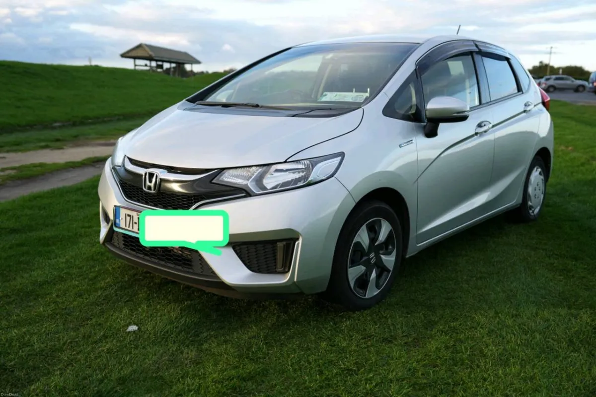 Honda Fit - 2017 Silver - Image 4