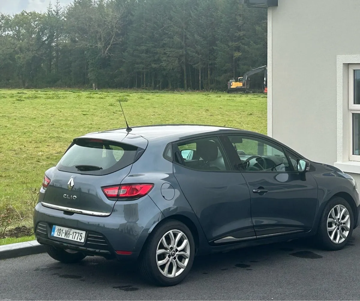 Renault Clio - Image 1