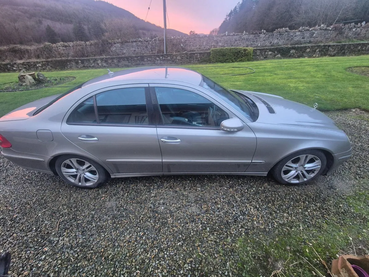 Mercedes-Benz E-Class 2009 - Image 3