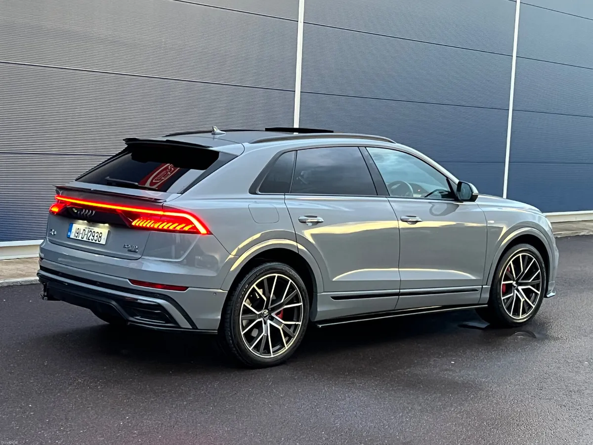 Audi Q8 2019 S line HUGE SPEC Pan roof 22“ wheels - Image 6