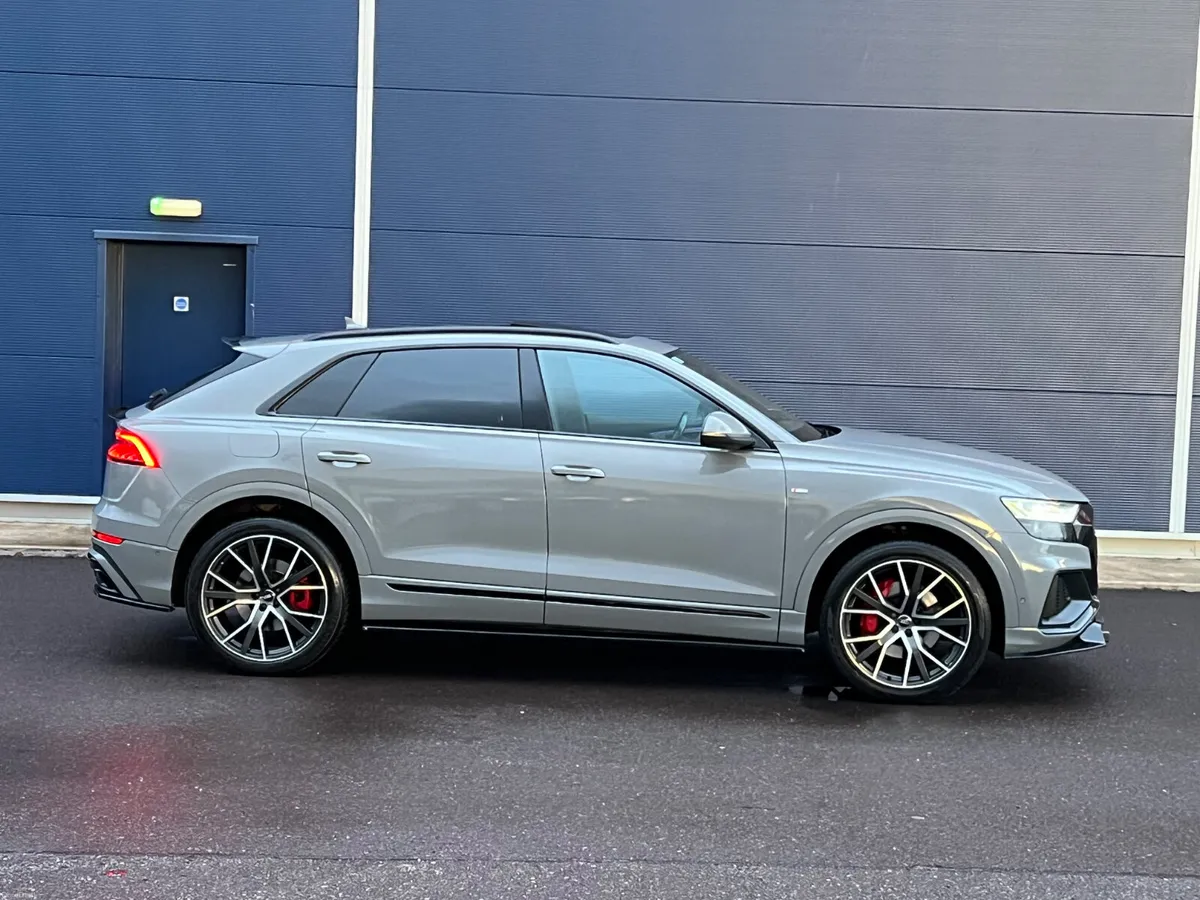 Audi Q8 2019 S line HUGE SPEC Pan roof 22“ wheels - Image 5