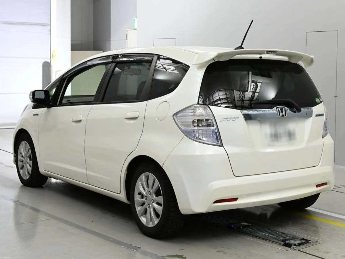 2013 Honda Fit 1.3 Hybrid Automatic - Image 2