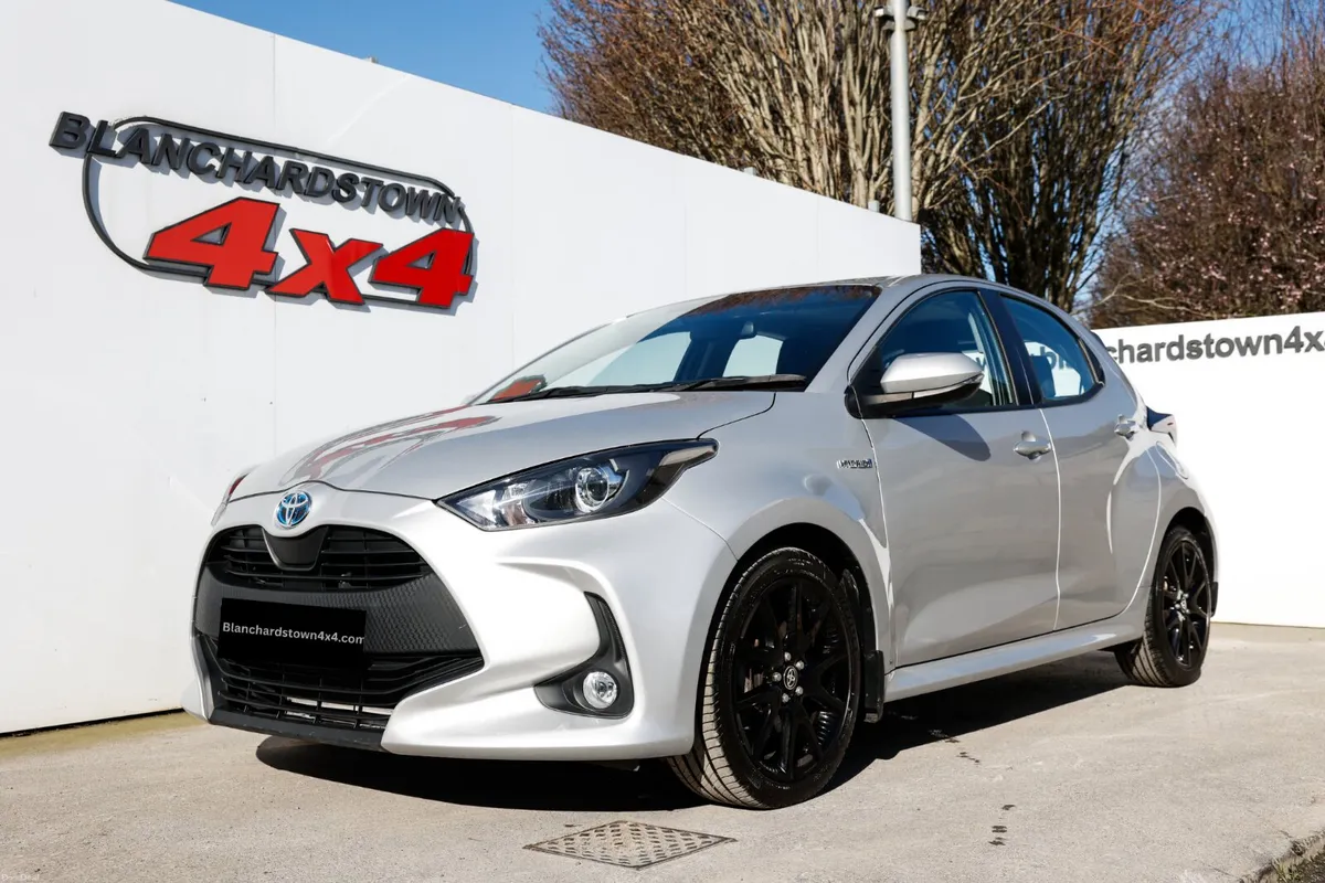 Toyota Yaris Luna Auto Hybrid - Image 1