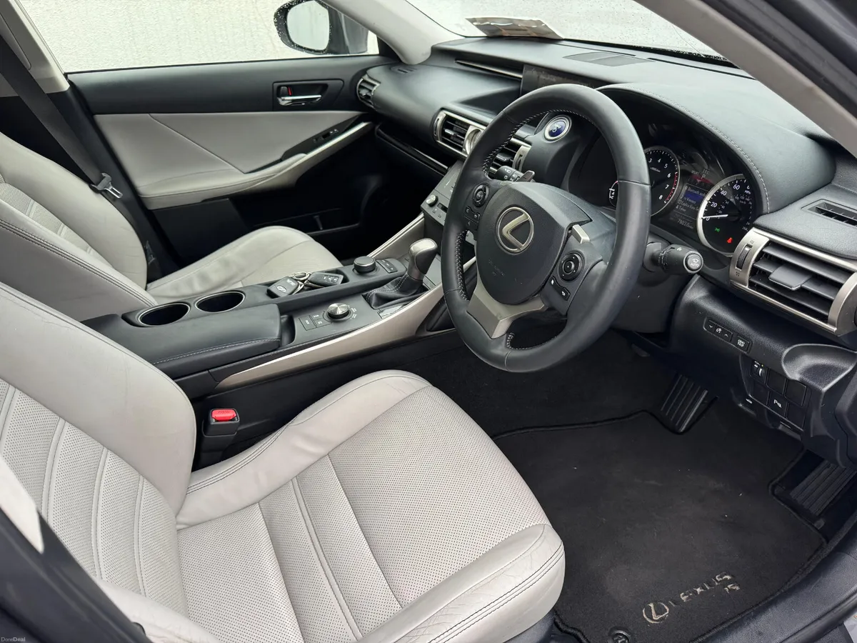 Lexus IS IS300H HYBRID LOW MILEAGE 2014 - Image 4