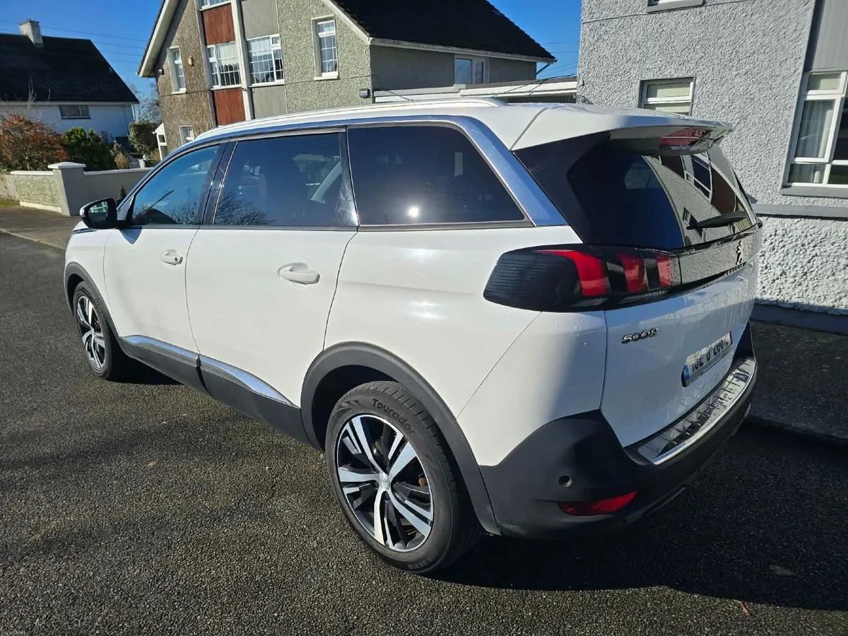 Peugeot 5008 Allure 1.5 Blue HDI 130 6 - Image 3