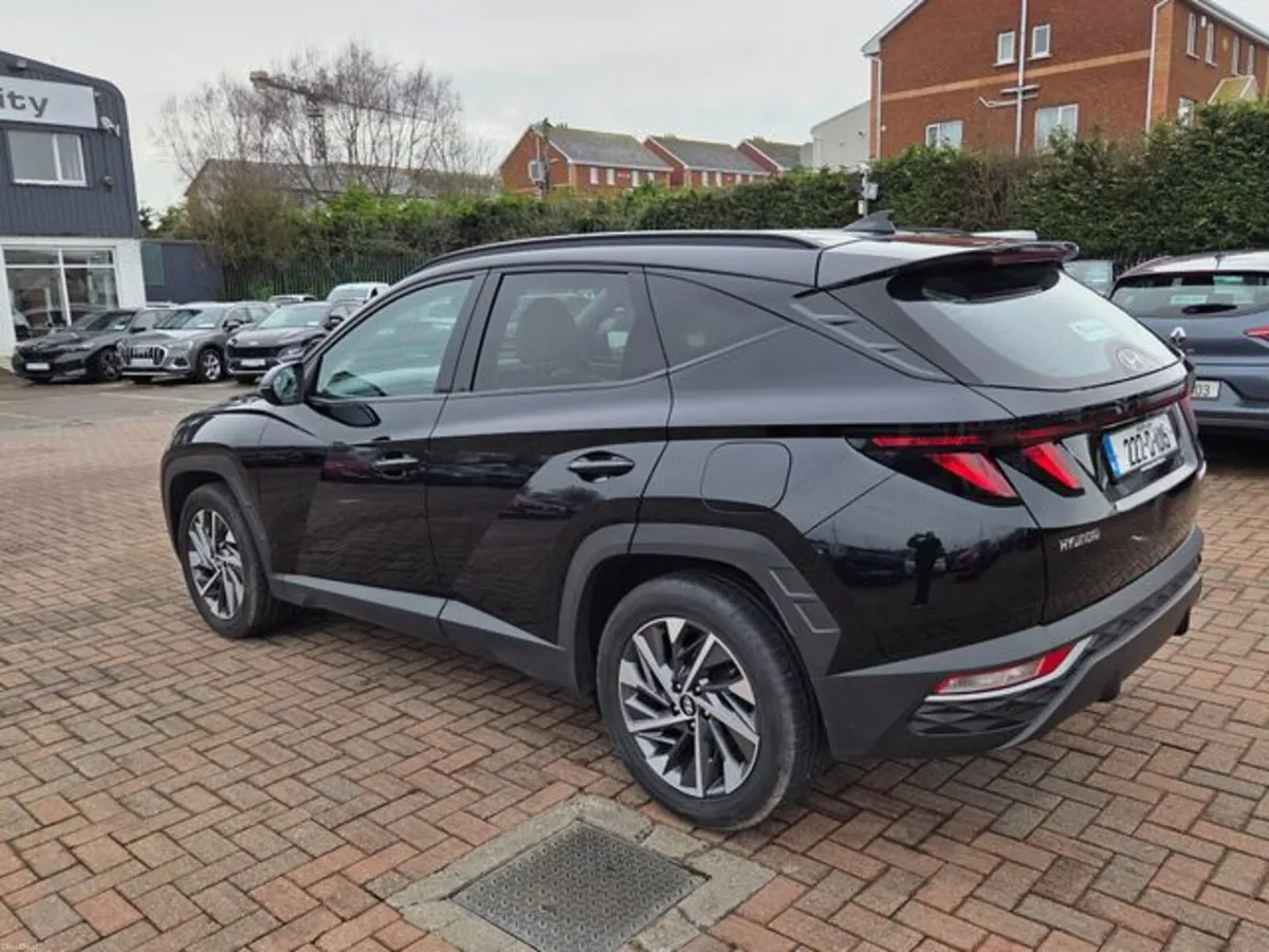 Hyundai Tucson ix35 Executive 5DR - Image 3