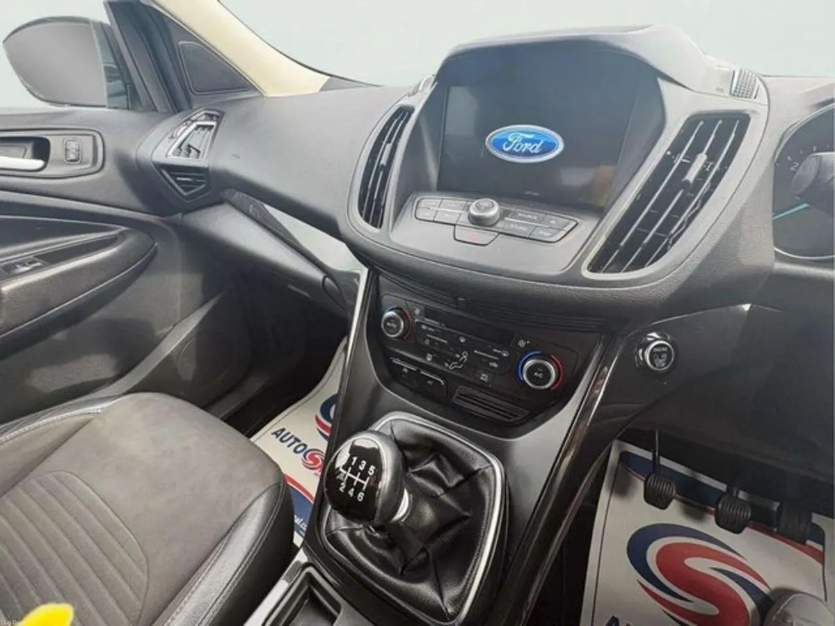 Ford Kuga Titanium 1.5 TDCI 120PS FWD 4D - Image 4