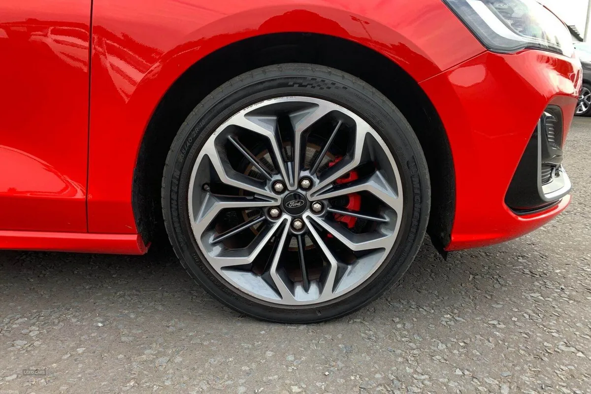 Ford Focus 1.0T 155PS ST-Line Vignale in Race Red - Image 6