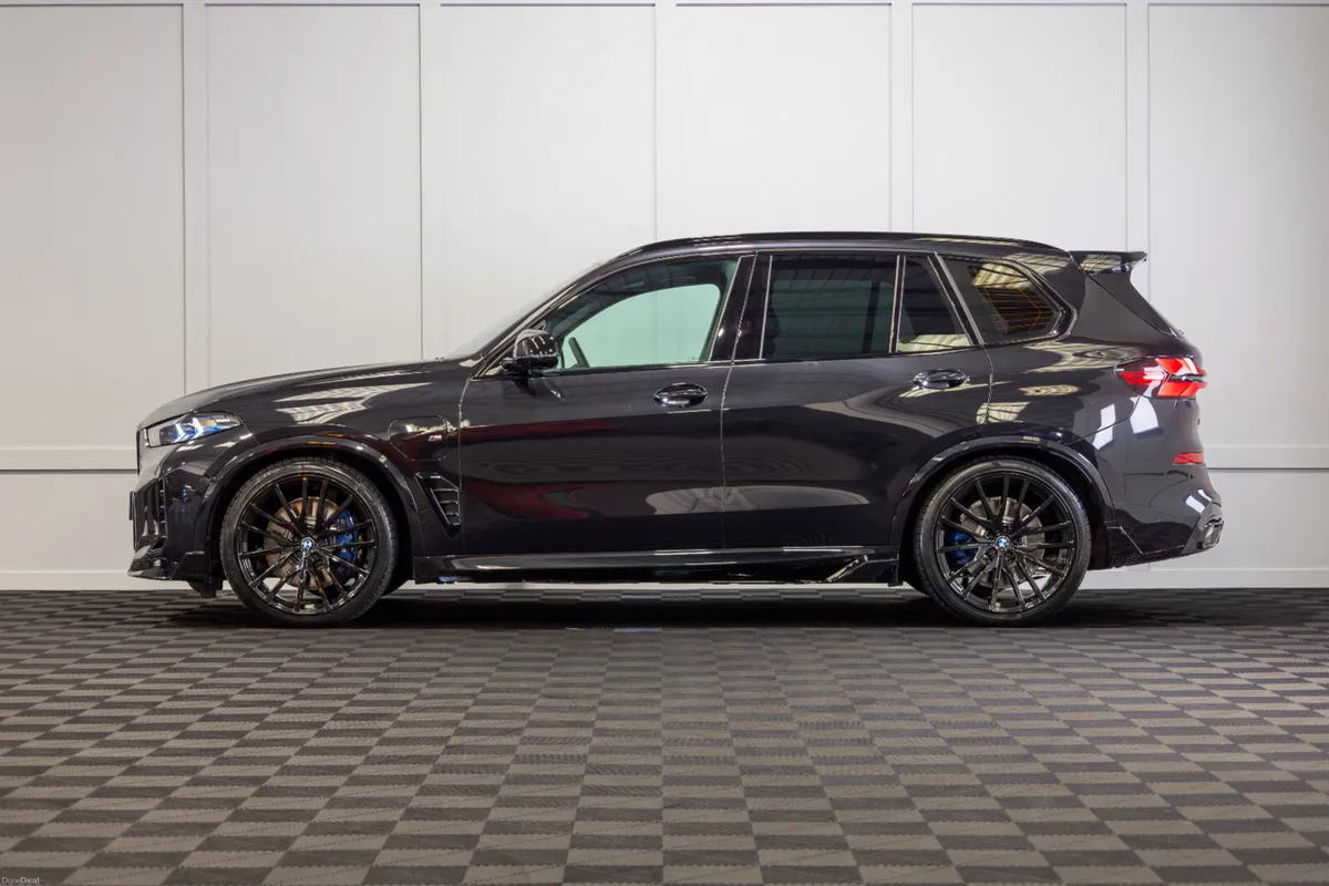 2025 BMW X5 X-Drive 50e M-Sport - Image 3