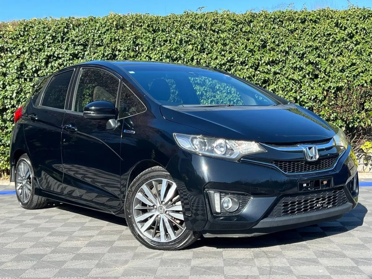 Honda Fit SPORT 1.5 HYBRID // DIAMOND CUT ALLOYS / - Image 1