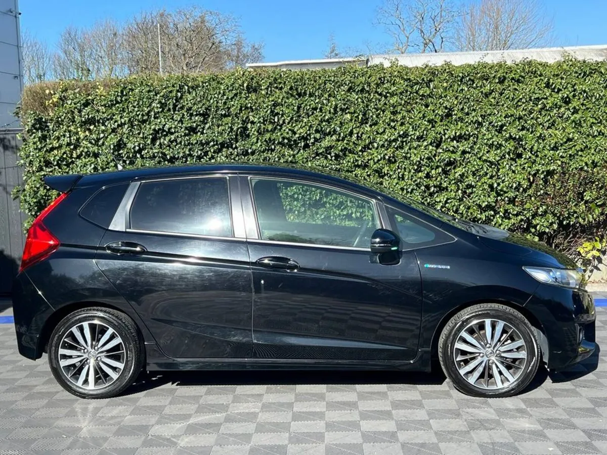 Honda Fit SPORT 1.5 HYBRID // DIAMOND CUT ALLOYS / - Image 2