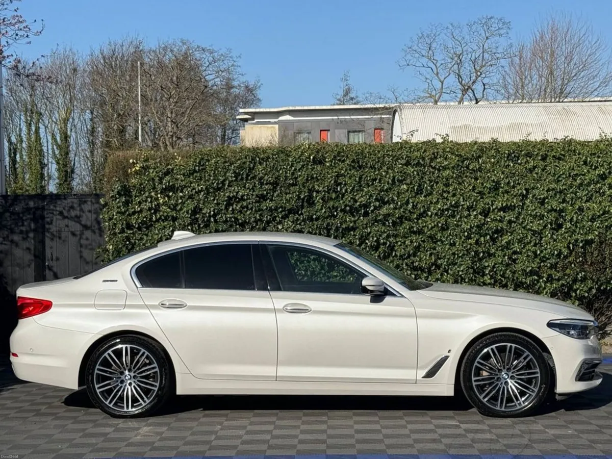 BMW 5-Series 530e LUXURY-LINE 2.0 HYBRID // 4 HEAT - Image 2