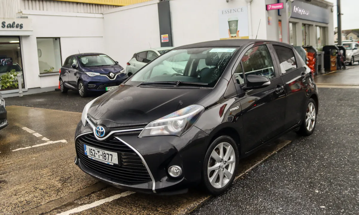2015 Toyota Yaris Hybrid AUTOMATIC 5-dr - Image 1