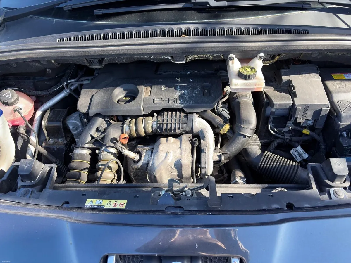 Peugeot 5008 2012 - Image 1