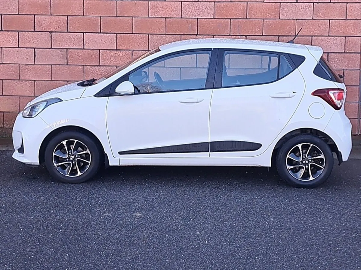 Hyundai i10 Deluxe Model 1.0 Petrol. - Image 3