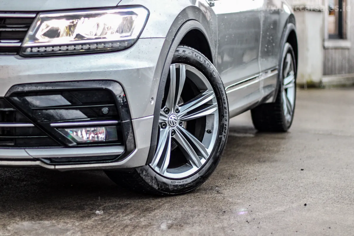 2019 VOLKSWAGEN TIGUAN R-LINE - Image 2