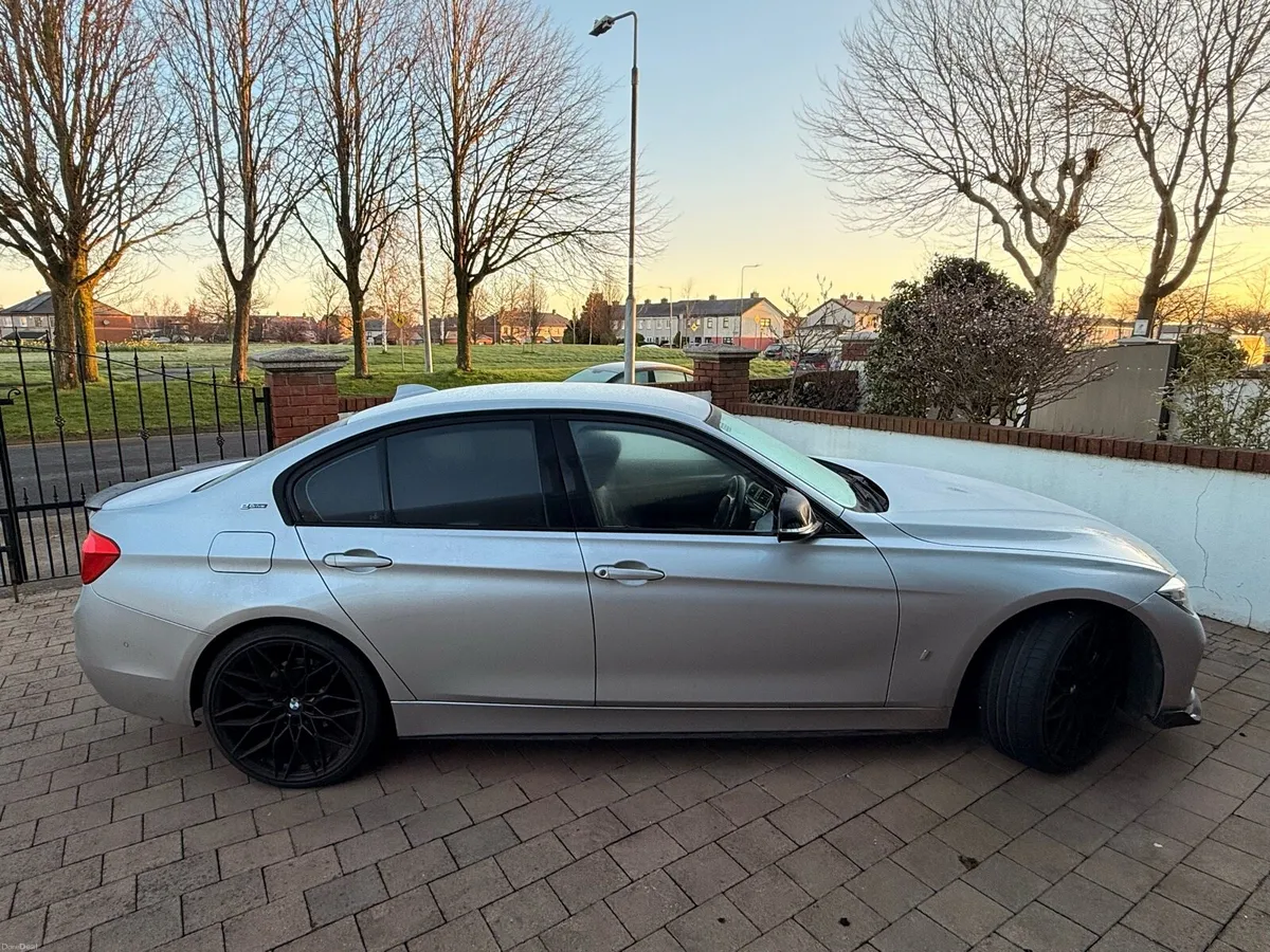 BMW 330 E-drive Automatic plug in hybrid - Image 1