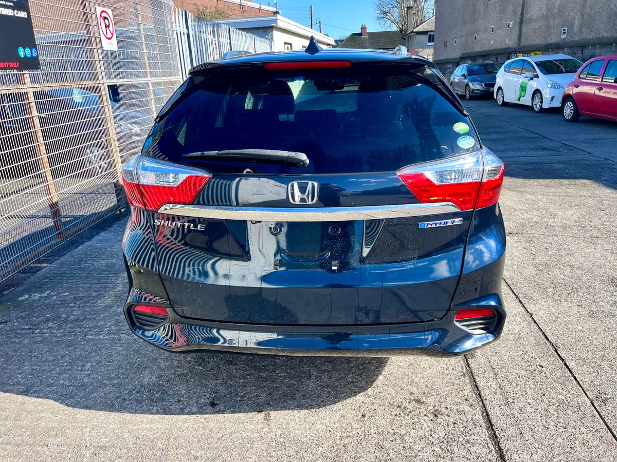 Honda shuttle 2015 hybrid - Image 2