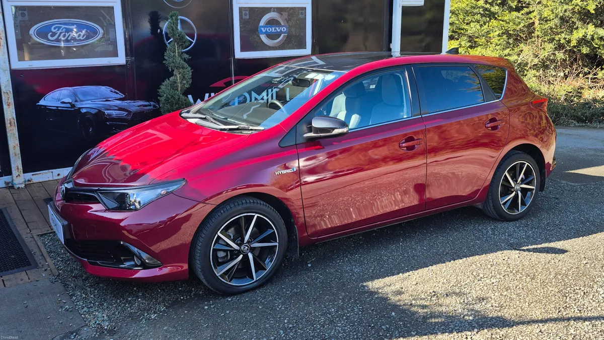Toyota Auris Luna Sport Hybrid - Image 3