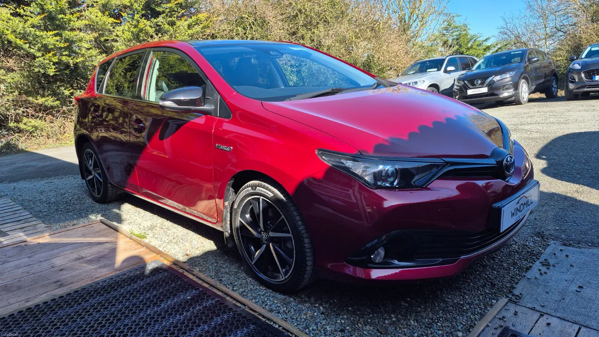 Toyota Auris Luna Sport Hybrid - Image 2