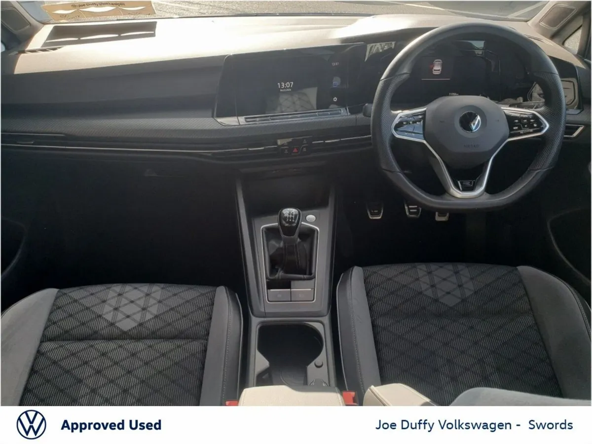 Volkswagen Golf 1.5 TSI 130HP R-Line - Image 3