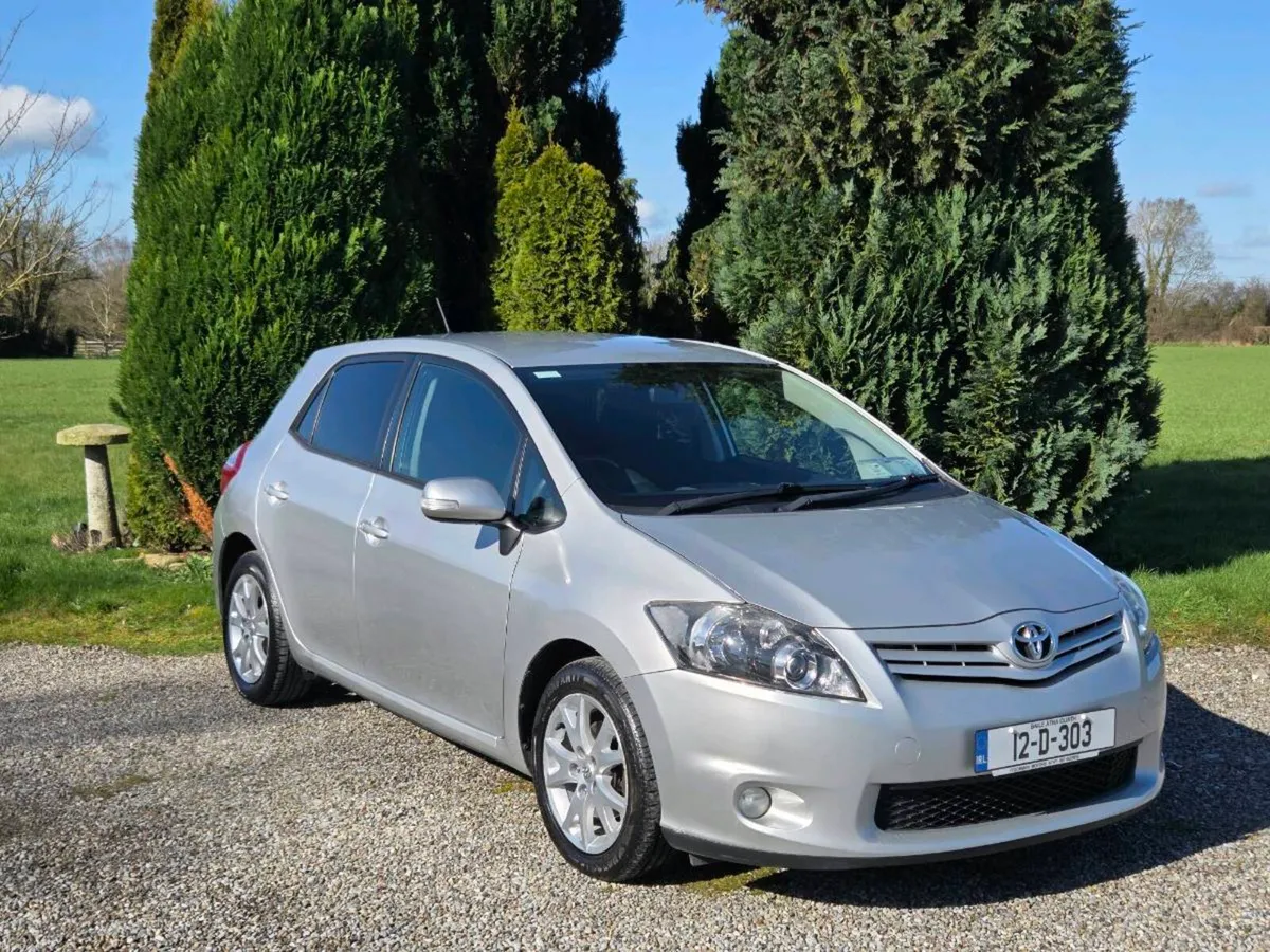 Very Low Mileage Toyota Auris 1.4 D4d Sport Auto - Image 1