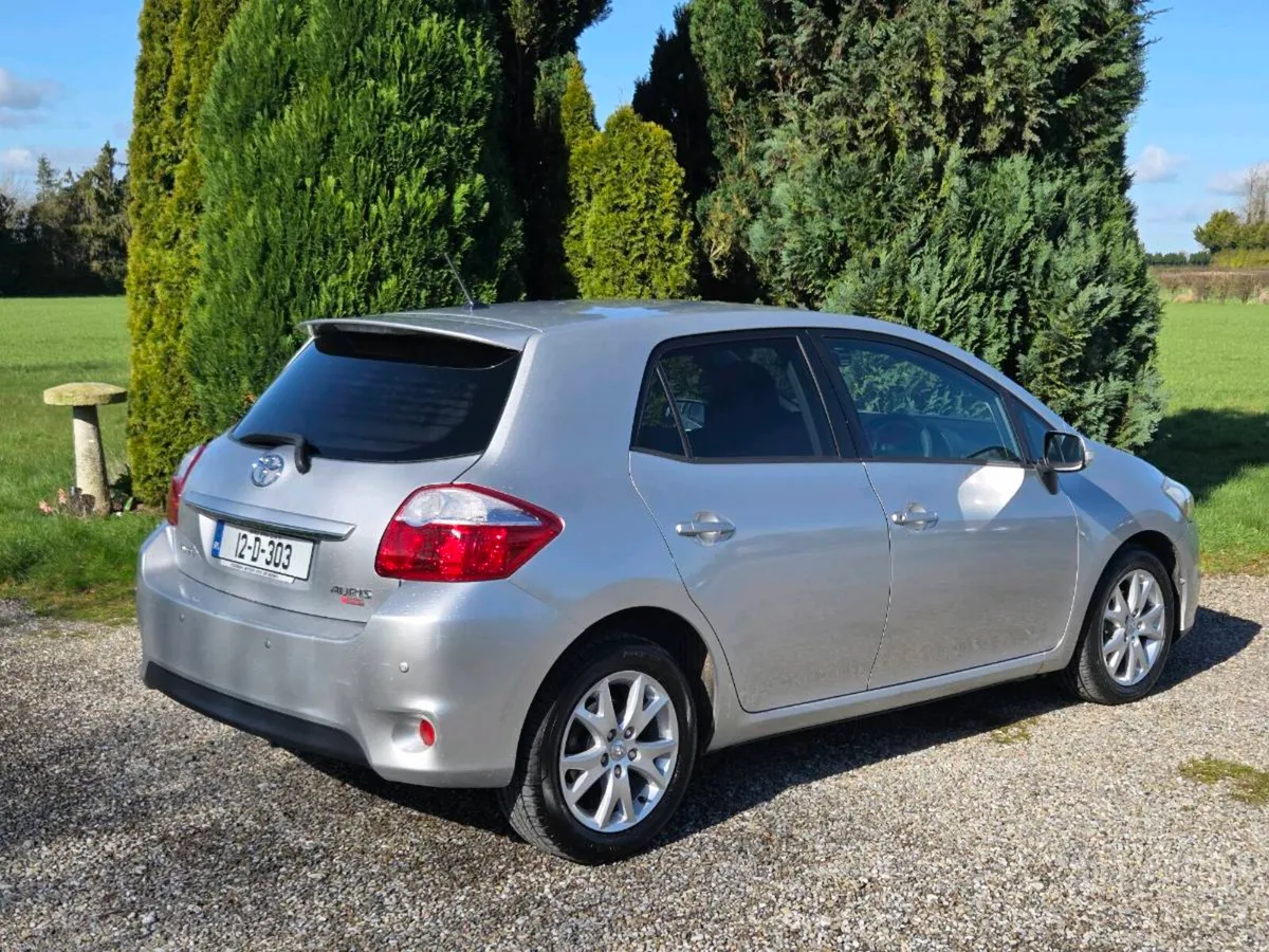 Very Low Mileage Toyota Auris 1.4 D4d Sport Auto - Image 3