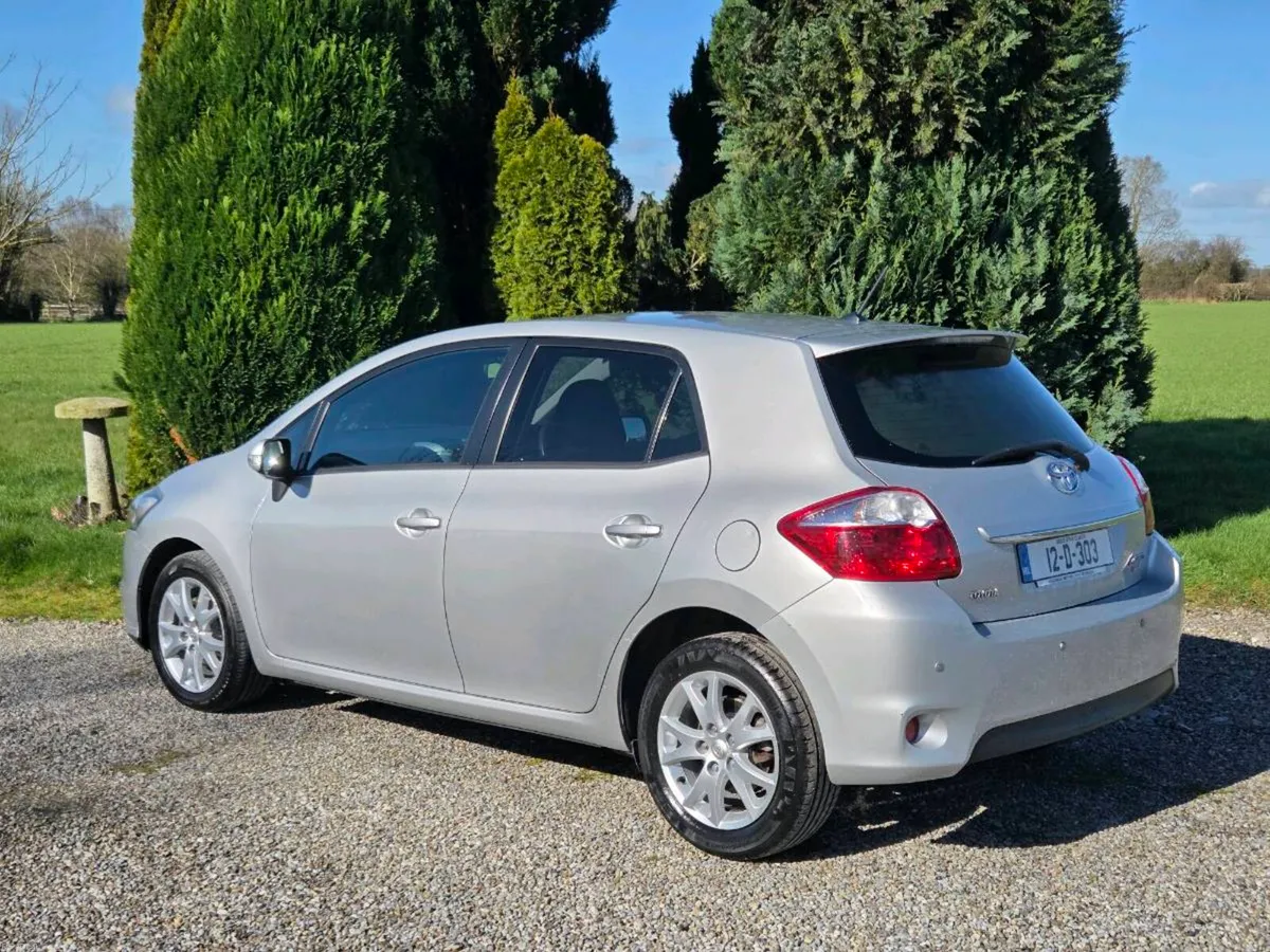 Very Low Mileage Toyota Auris 1.4 D4d Sport Auto - Image 4