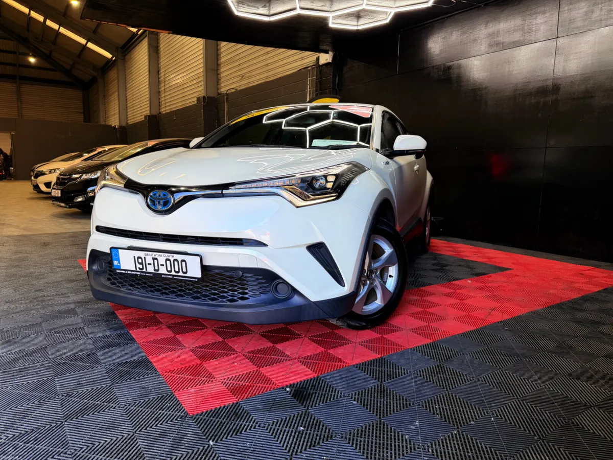 2019 Toyota C-hr Hybrid - Image 2