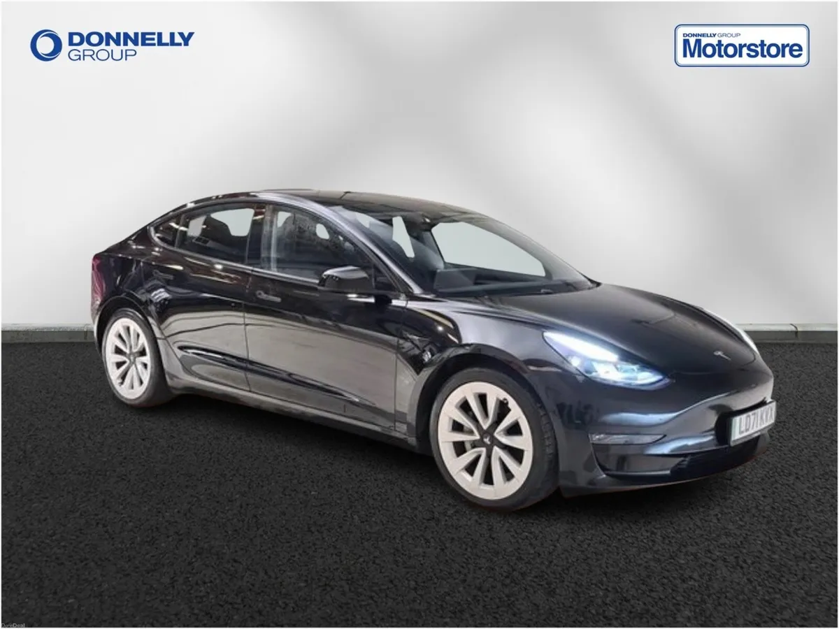Tesla Model 3 Saloon Long Range - Image 1