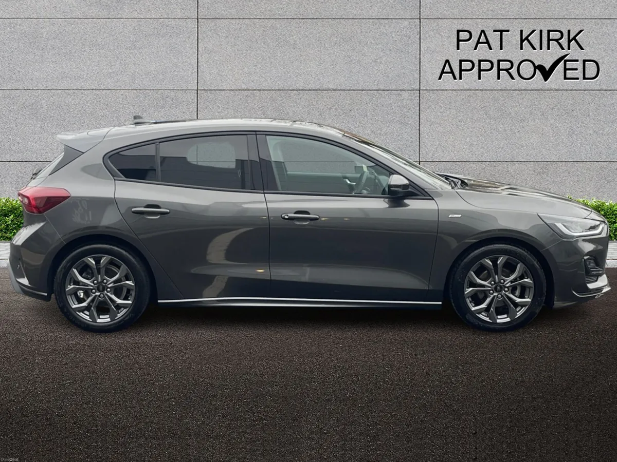 Ford Focus Hatchback ST-Line - Image 3