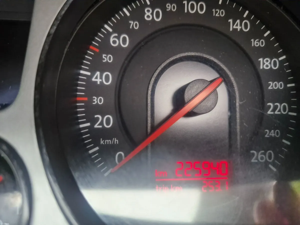 Volkswagen Passat 2009 - Image 4