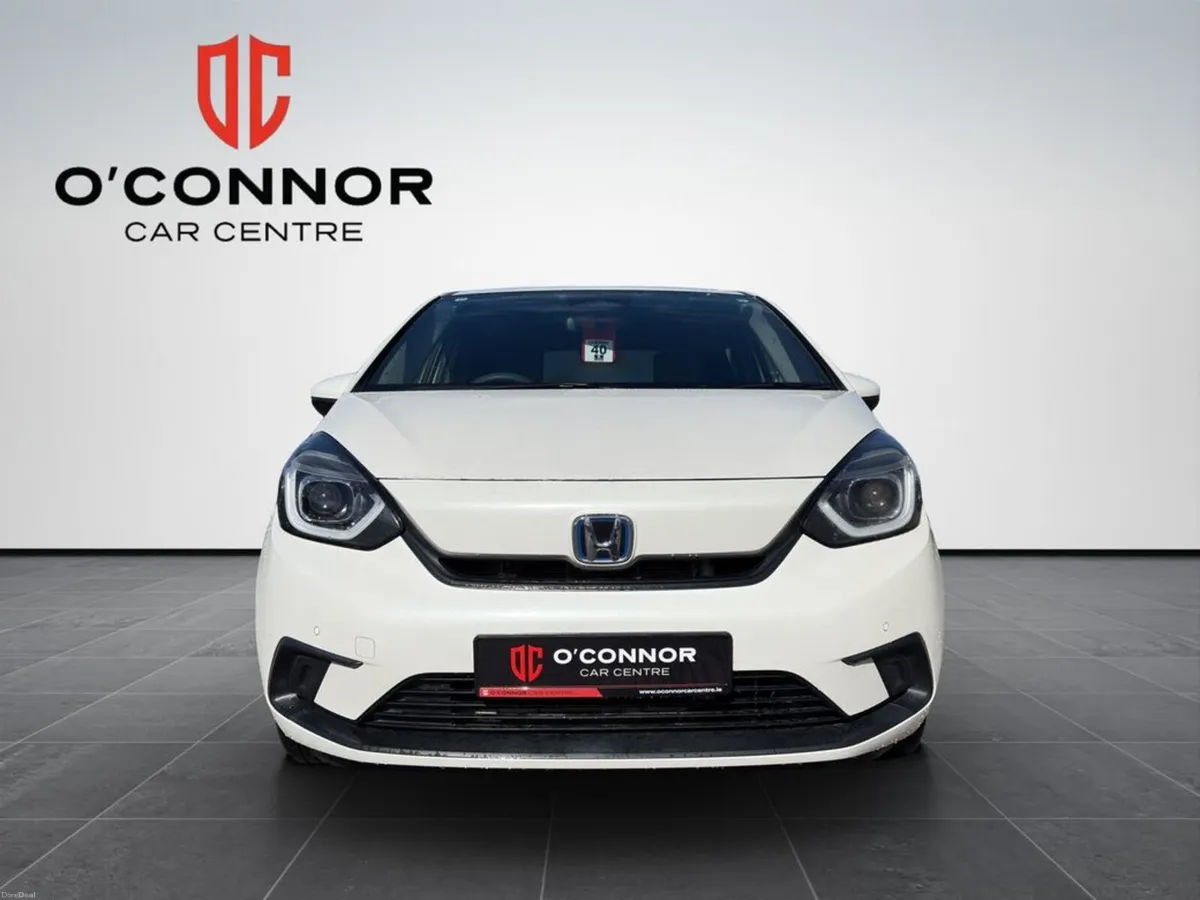 Honda Fit "Pure white, pure efficiency — the hybri - Image 2