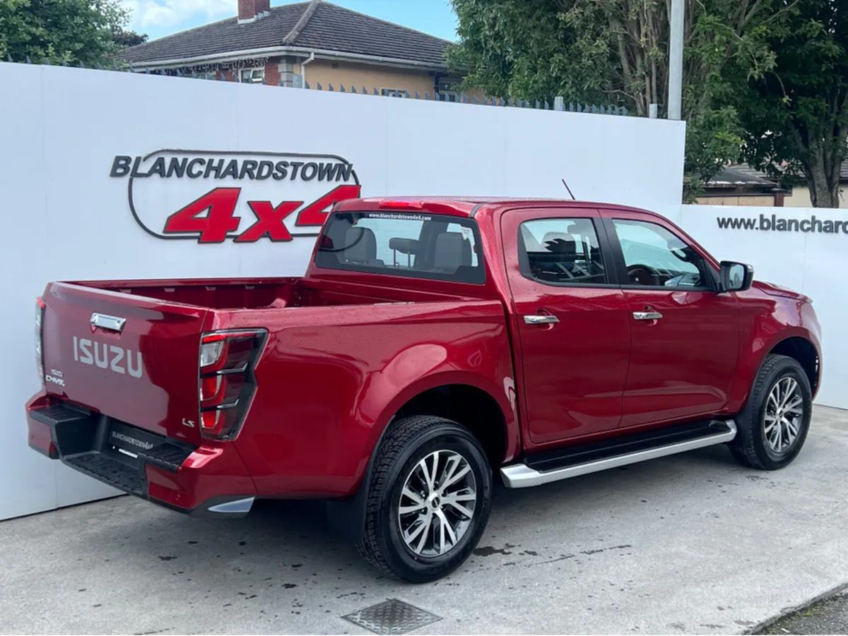 Isuzu D-Max LSE® AUTOMATIC MAGNETIC RED VATQ - Image 2