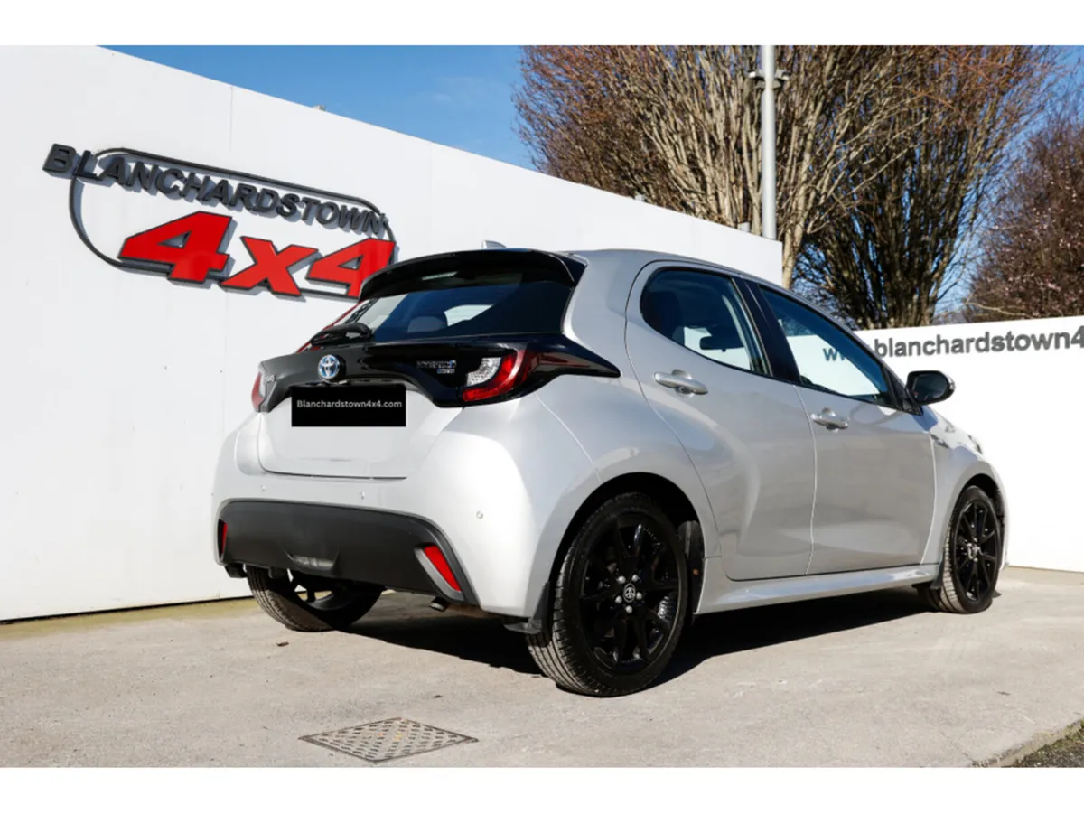 Toyota Yaris HYBRID LUNA AUTO 4DR - Image 2