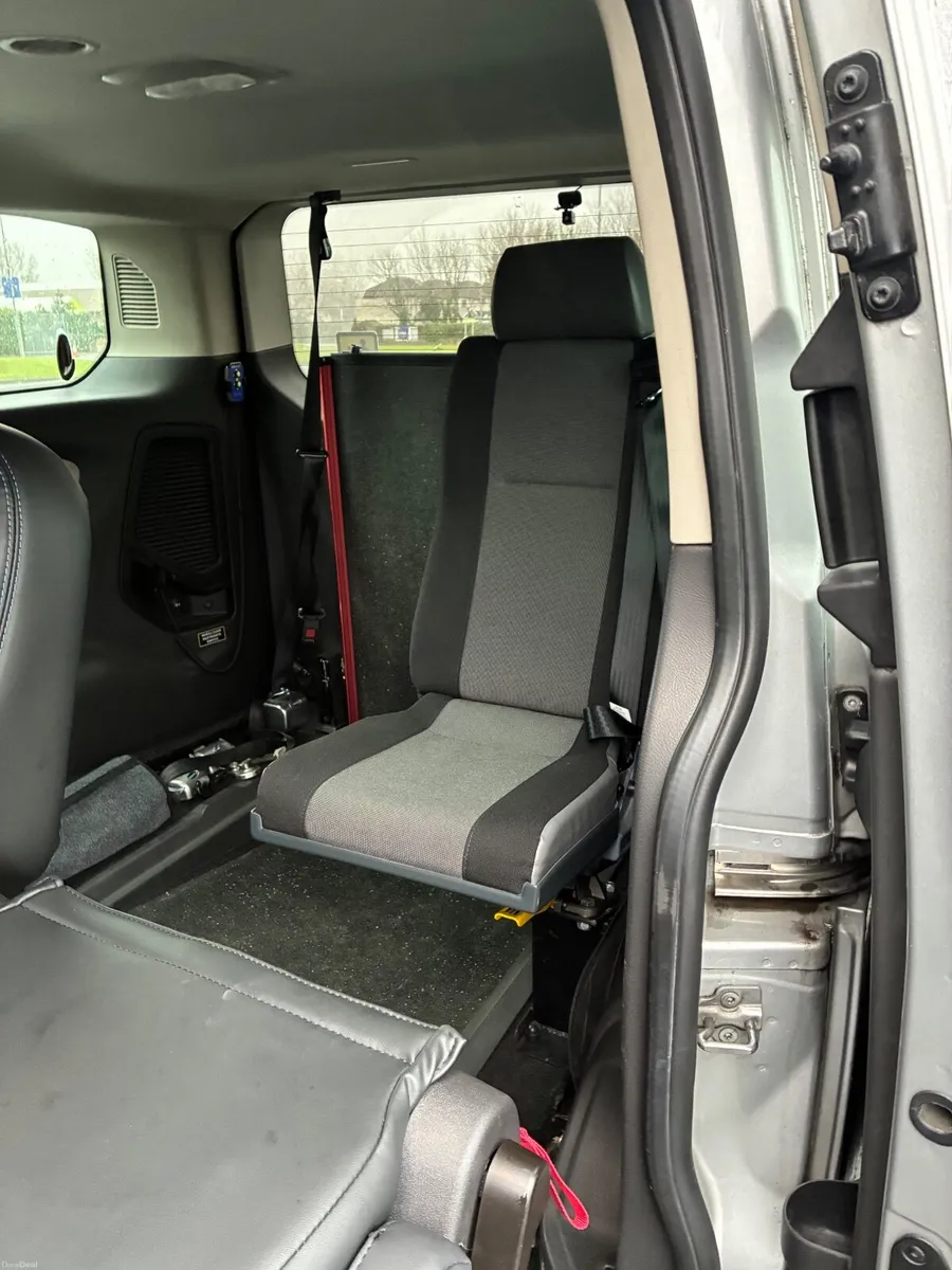 Wheelchair Taxi 6 seater Automatic - Image 2