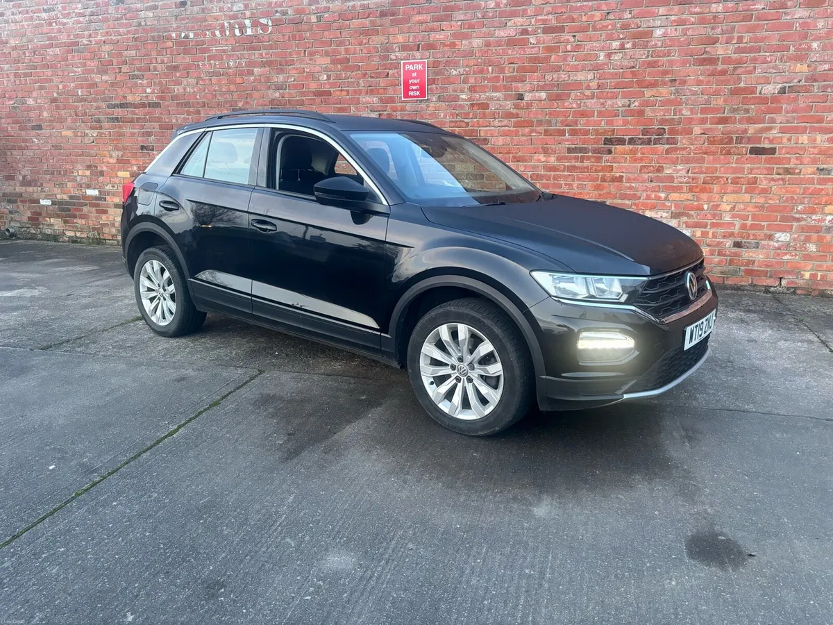 Volkswagen T-Roc - Image 1