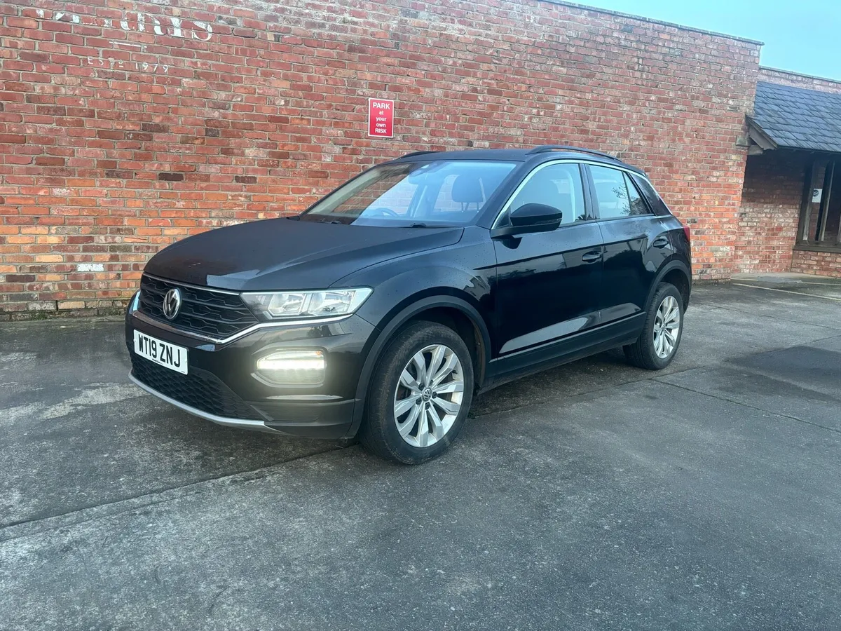 Volkswagen T-Roc - Image 2