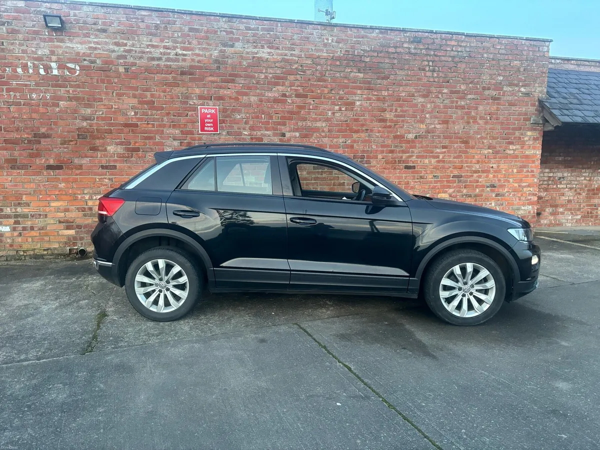 Volkswagen T-Roc - Image 3