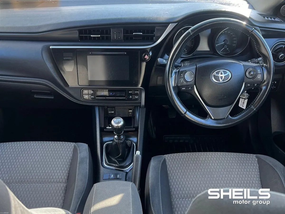 Toyota Auris 1.2 Petrol Luna Sport - Image 3