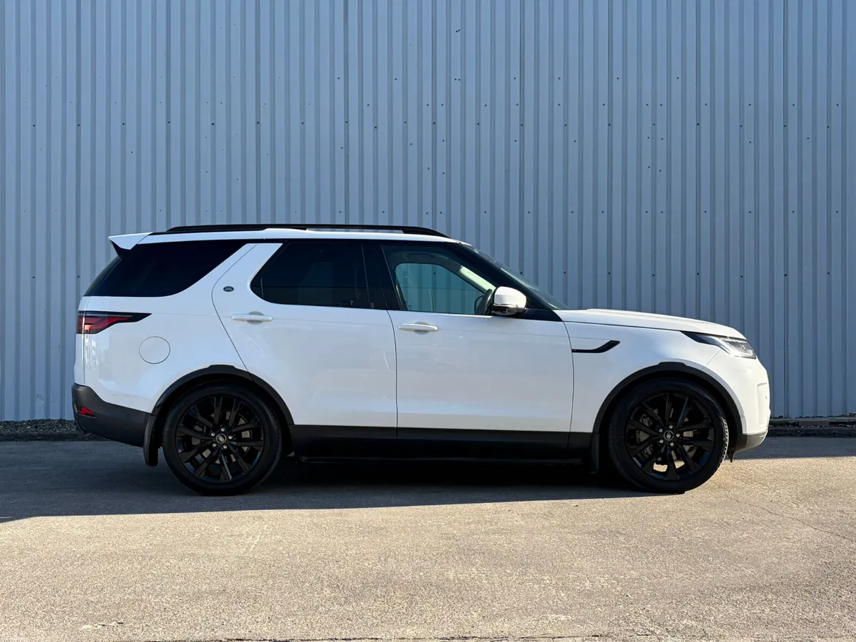 2022 Land Rover Discovery 5 SE Commercial 2 Seater - Image 4