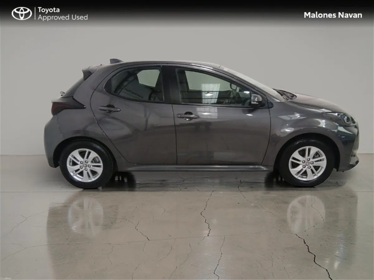 Toyota Yaris Yaris Hybrid 1.5 Luna - Image 3