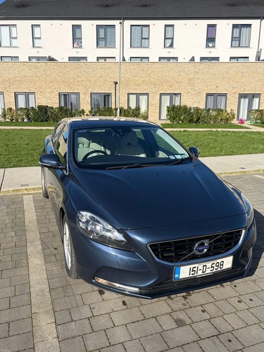 2015 Volvo V40 - Image 1