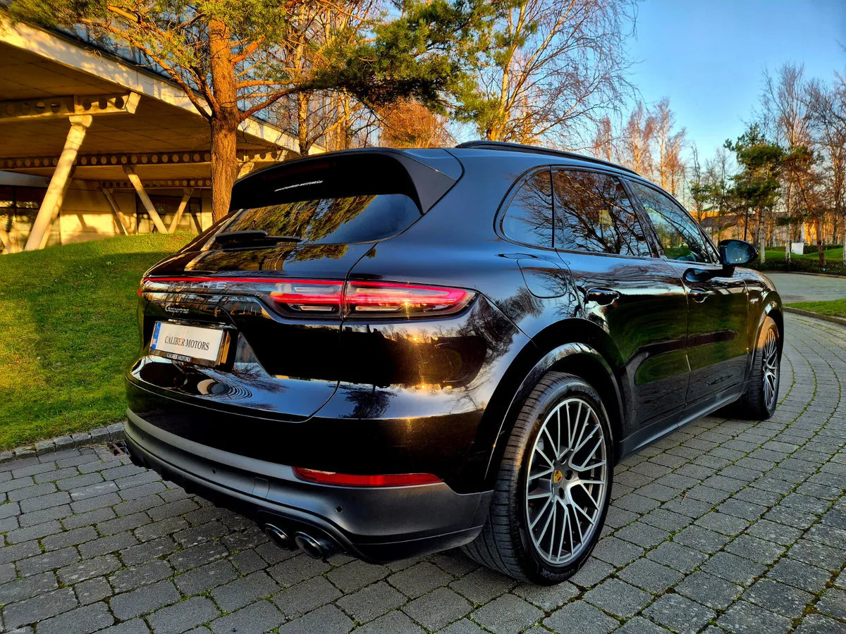 202 PORSCHE CAYANNE 3.0 V6 E-HYBRID, SUNROOF - Image 4