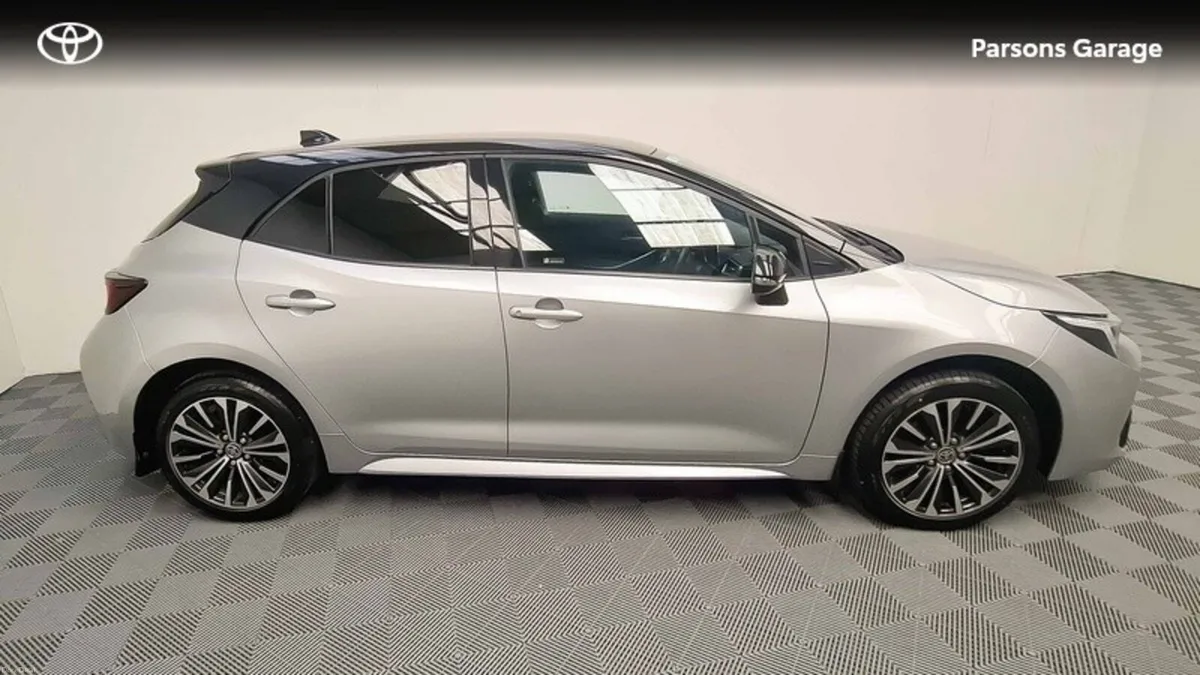 Toyota Corolla LUNA SPORT HB 4DR AUTO - Image 3