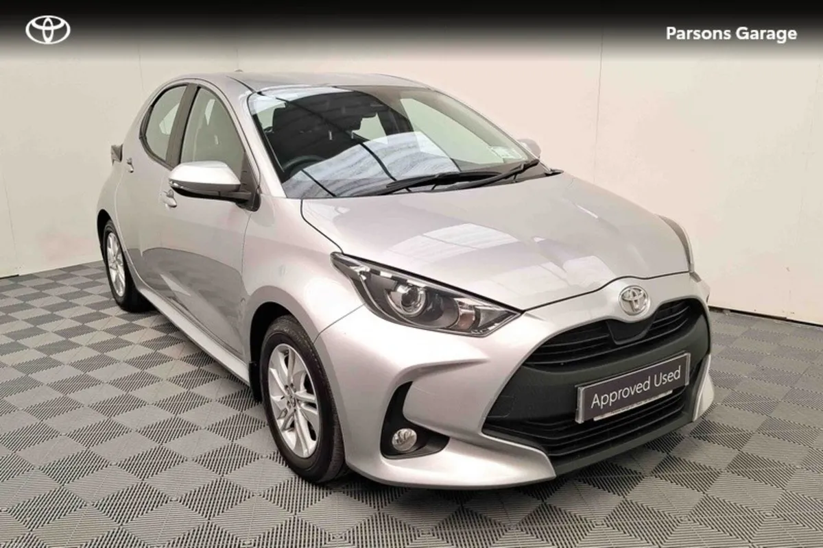 Toyota Yaris 1.0 LUNA 4DR - Image 1